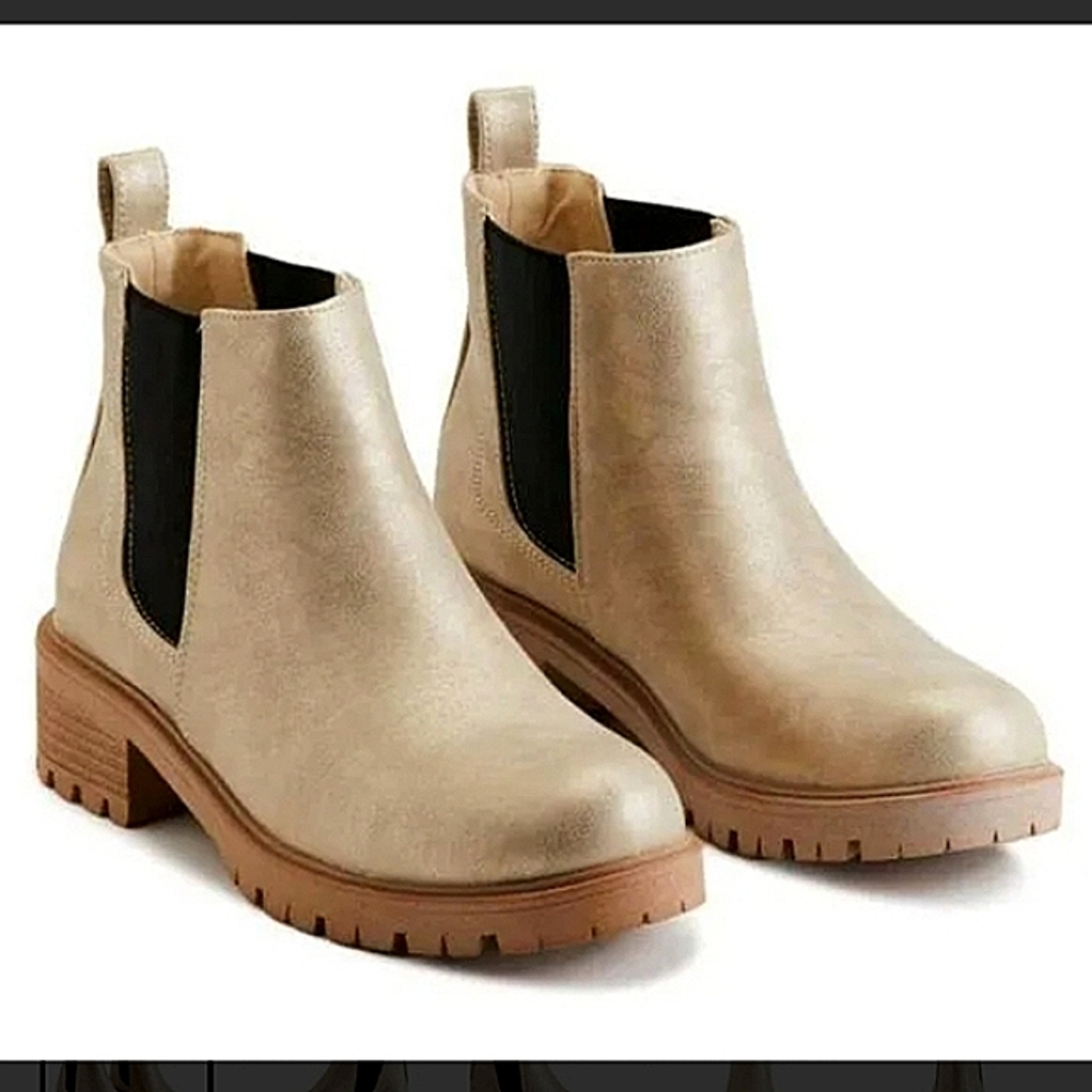 New w/Box Seven7 Billie Faux Leather Gold Chelsea Ankle Booties Size 6